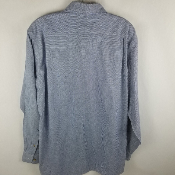 🎁 3/$20 L.L Bean Button down - Picture 3 of 3